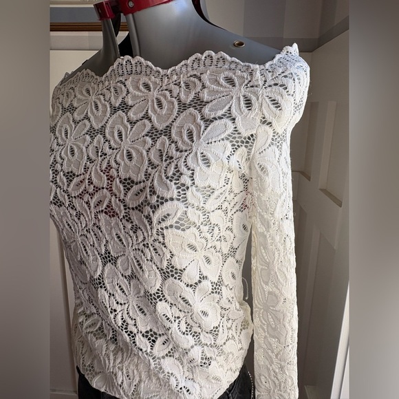 White Lace Top Size Large - Picture 3 of 5